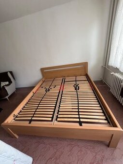 Postel z masivu