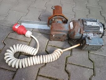 Motor s převodovkou