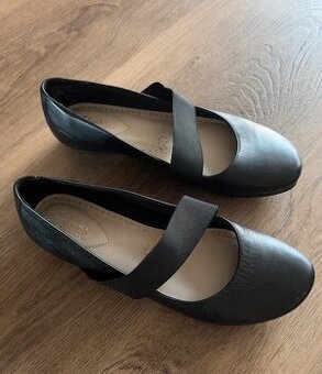 Nove kožené boty zn Clarks vel 37,5