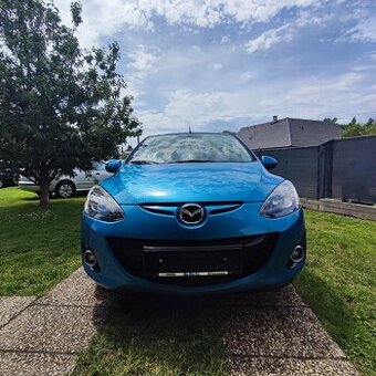Mazda 2 1.3 benzín 55kw  rok 2011