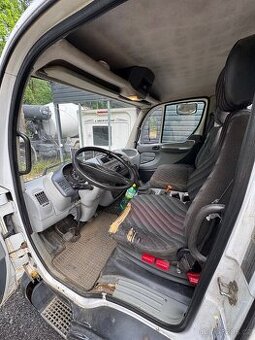 D90 cummins 107kw + jedna na náhradní díly