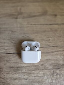 Apple AirPods 4 s ANC