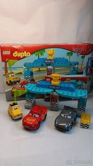Lego duplo 10857 Cars - Závod o zlatý píst