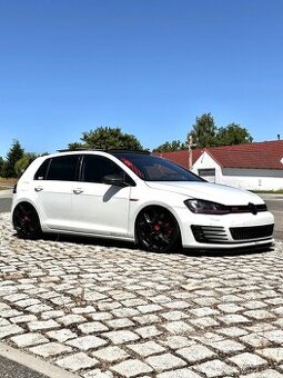 Golf GTI VII PERFORMANCE - Airlift/ DSG / Pano / Kamera
