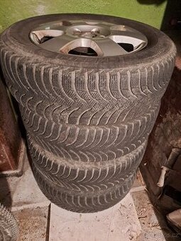 Prodám na alu discích 4x pneu Michelin 195/65 R15