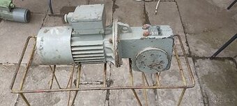 El. motor se šnek.převodovkou