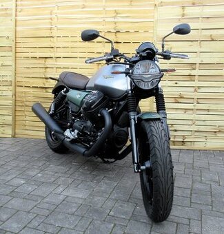 Moto Guzzi V 7 Stone