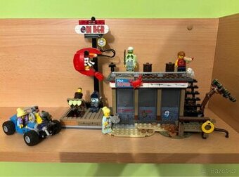 LEGO Hidden Side 70422 Útok na stánek s krevetami