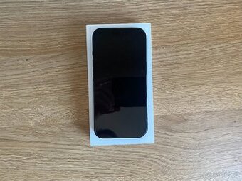 iPhone 15 v záruce, baterie 100%