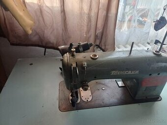 Průmyslový šicí stroj