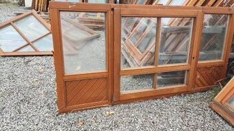 Pevny portal a okno uprostred 221 x 110