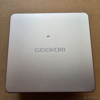 Mini PC GEEKOM AE8, Ryzen 7 8845HS, 500GB SSD, 32GB DDR5