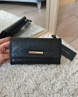 TOMMY HILFIGER ČERNÁ PENĚŽENKA 1