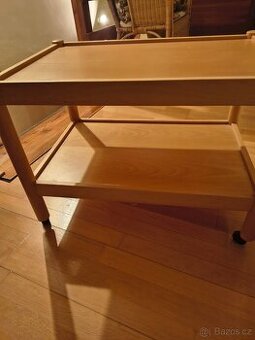 Servírovací stolek