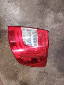 Prodám pravé zadní světlo na škoda Superb combi