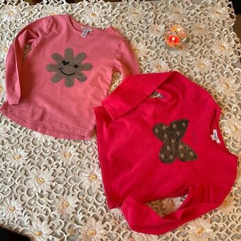 2x dívčí tričko s flitry- dvojčata- Okaidi- 104/110