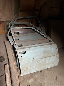 Pravé přední a zadní dveře Škoda 120