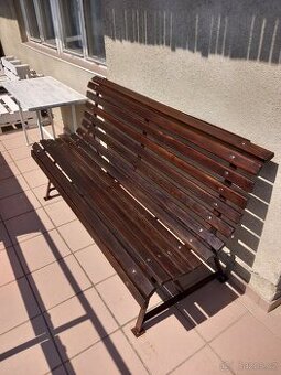 Prodám velmi pěknou zahradní lavičku