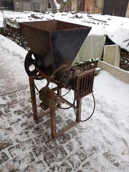 Mačkadlo na brambory.