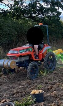 Prodám malotraktor Kubota XB1, 4x4