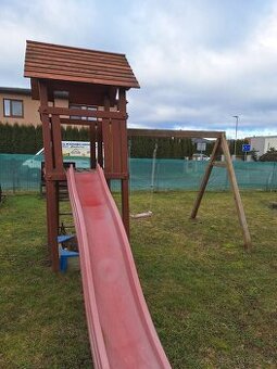Dětské hřiště se skluzavkou - houpačka - pískoviště