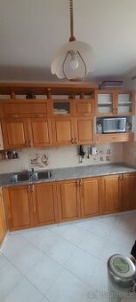 Dřevěná masivní kuchyň (dub)