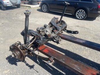 Ford Kuga 1  zadní nápravnice
