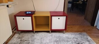 Nízký policový díl s úložnými boxy