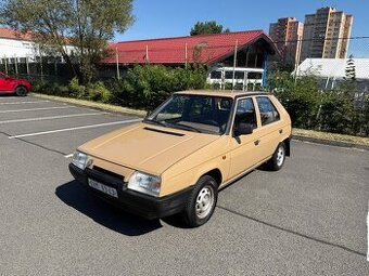 ŠKODA FAVORIT 135L rok 1990 - 1.majitel - Garážováno - STAV