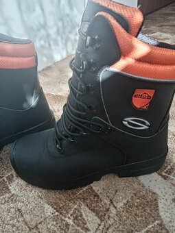 Prodám protipořezové boty