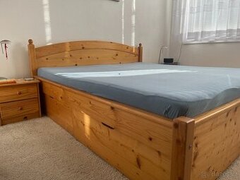 Postel manželská masiv +2 stolky + 4 šuplíky pod postel a ro