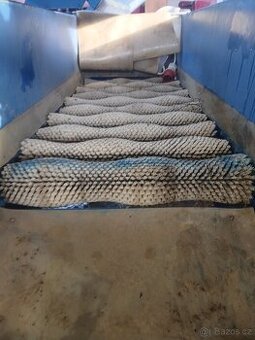 Kartačová čistička česneku, cibule.