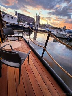Luxusní celoroční houseboat 2+kk s kotvištěm Císařská louka