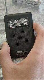 Analogové kapesní rádio s příjmem FM a MW