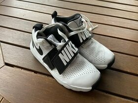 Basketballové boty Nike Hustele DS - velikost 31,5 - 1