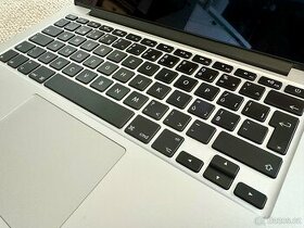 MacBook Pro (Retina, 13-inch, Late 2013) vč. příslušenství