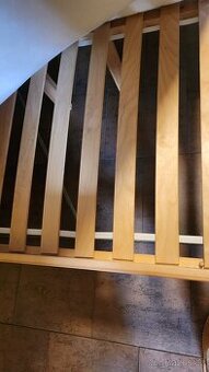 Drevena postel Ikea
