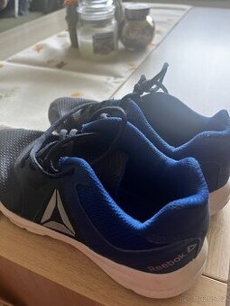 Lehke sportovni botky belikost 35