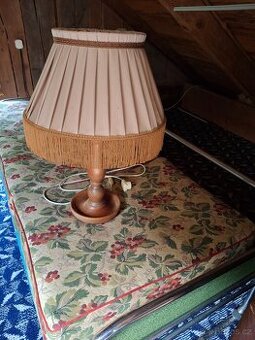 Stojací lampa