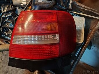 ZADNÍ SVĚTLO PRAVÉ AUDI A4 B5