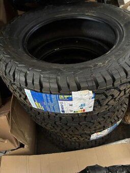 Prodám 4x pneu Comforser CF1100, 215/65r16