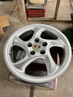 Porsche 911, orig. alu kola 18”, dvourozměrná