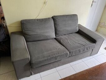 Šedá pohovka z obchodu IKEA