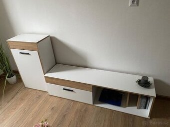 Hezky obývací stěna