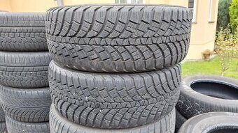 Pneu zimní, 2 ks, rozměr 225/50/17, 98V, zn. KUMHO