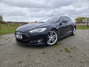 Tesla S 85, Pronájem