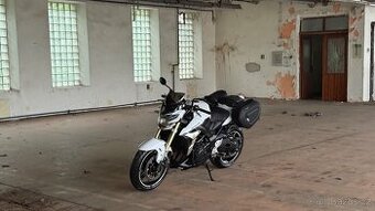 Suzuki GSR 750
