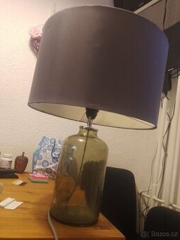 Skleněná stolní lampa