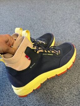 lehké a univerzální turistické boty GORE-TEX vel.37