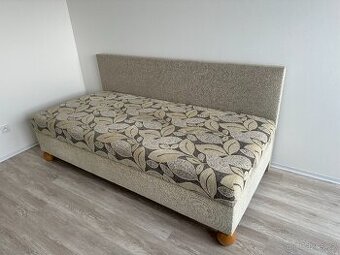 Válenda (postel) s úložným prostorem